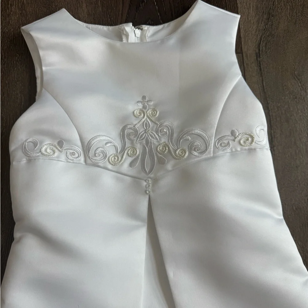 David’s Bridal Flower Girl Dress. St. Tropez brand, girls size 5.  White. - Picture 4 of 13